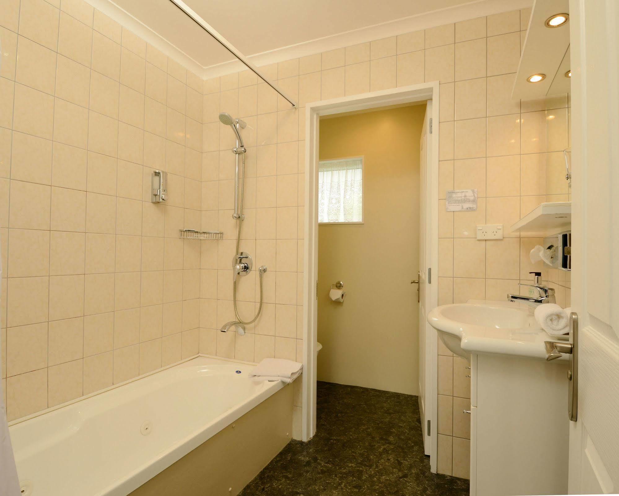 Tower Lodge Motel อินเวอร์คาร์กิลล์ ภายนอก รูปภาพ